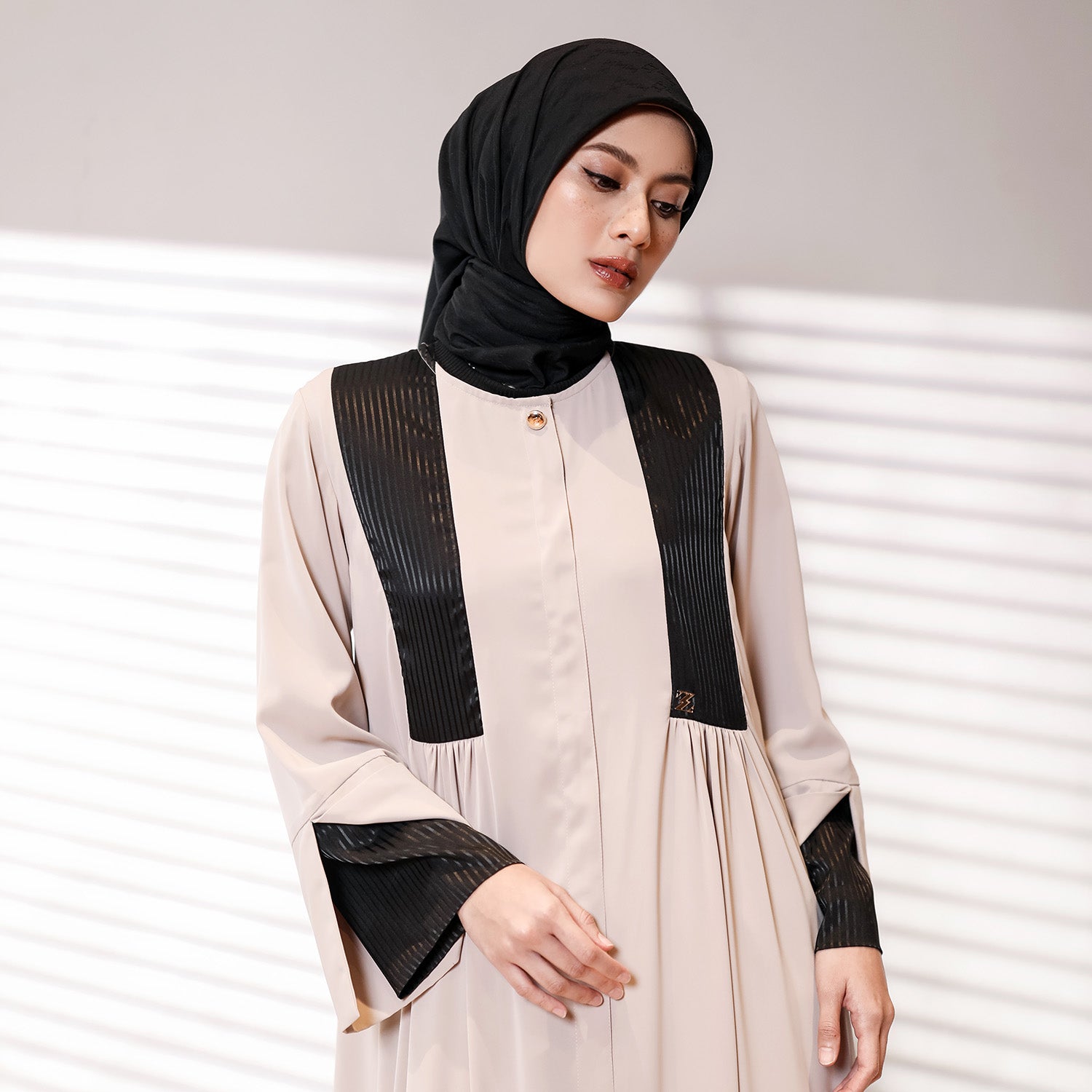 Lamia Abaya