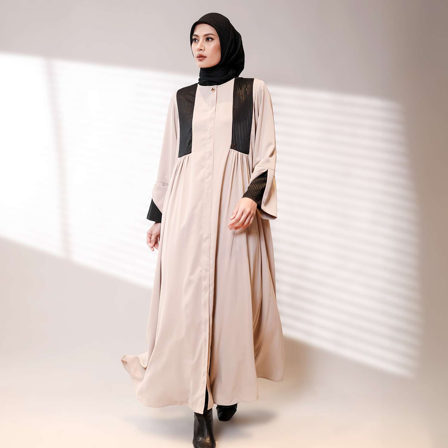 Lamia Abaya