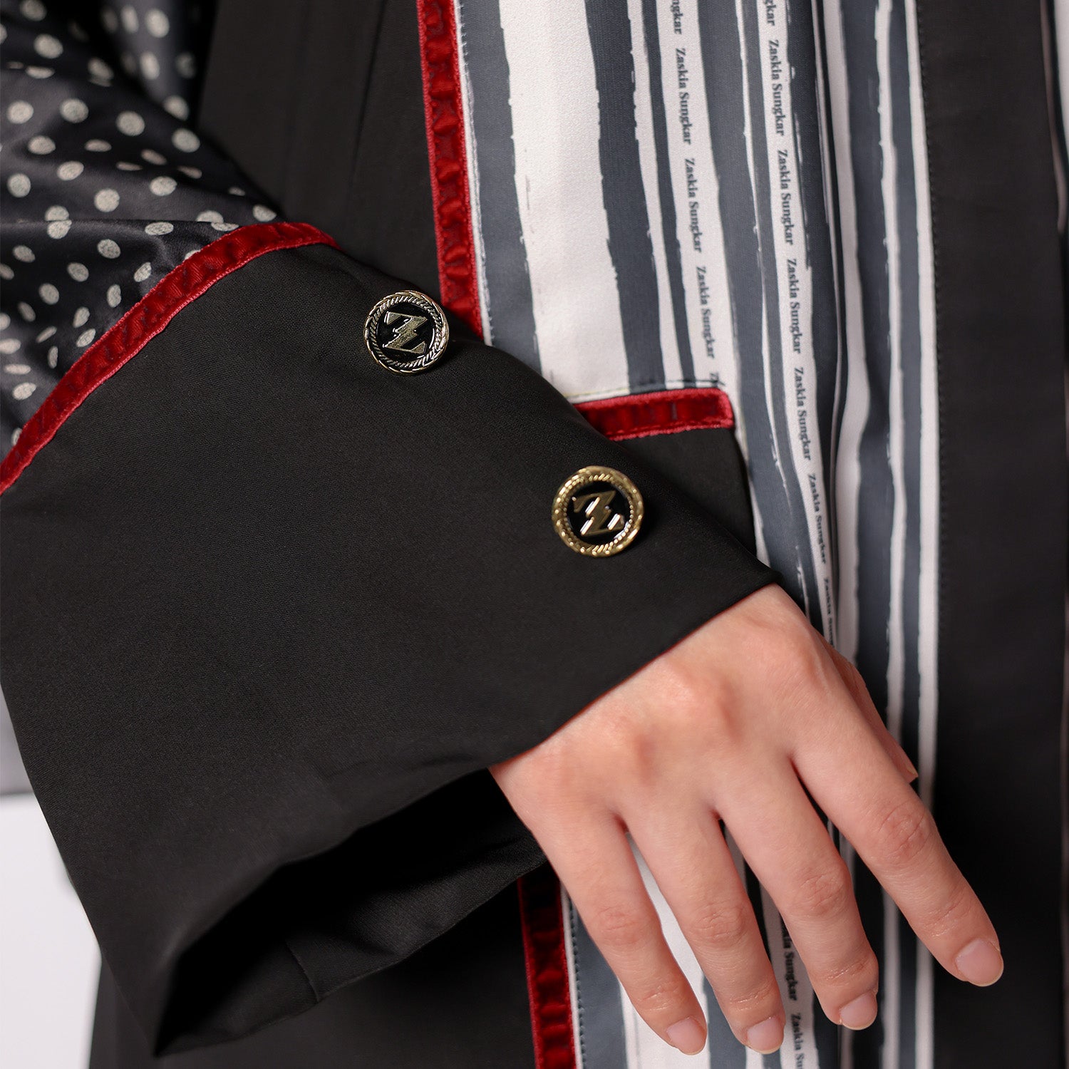 Luzzi Abaya