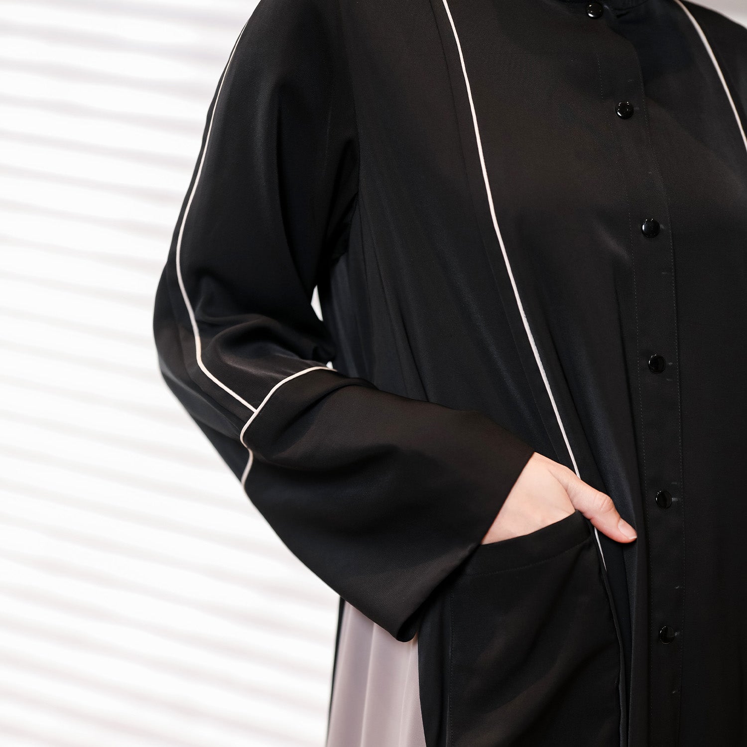 Qamara Abaya
