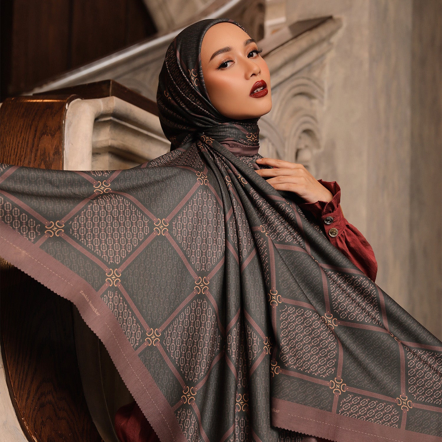 Square Chain Scarf