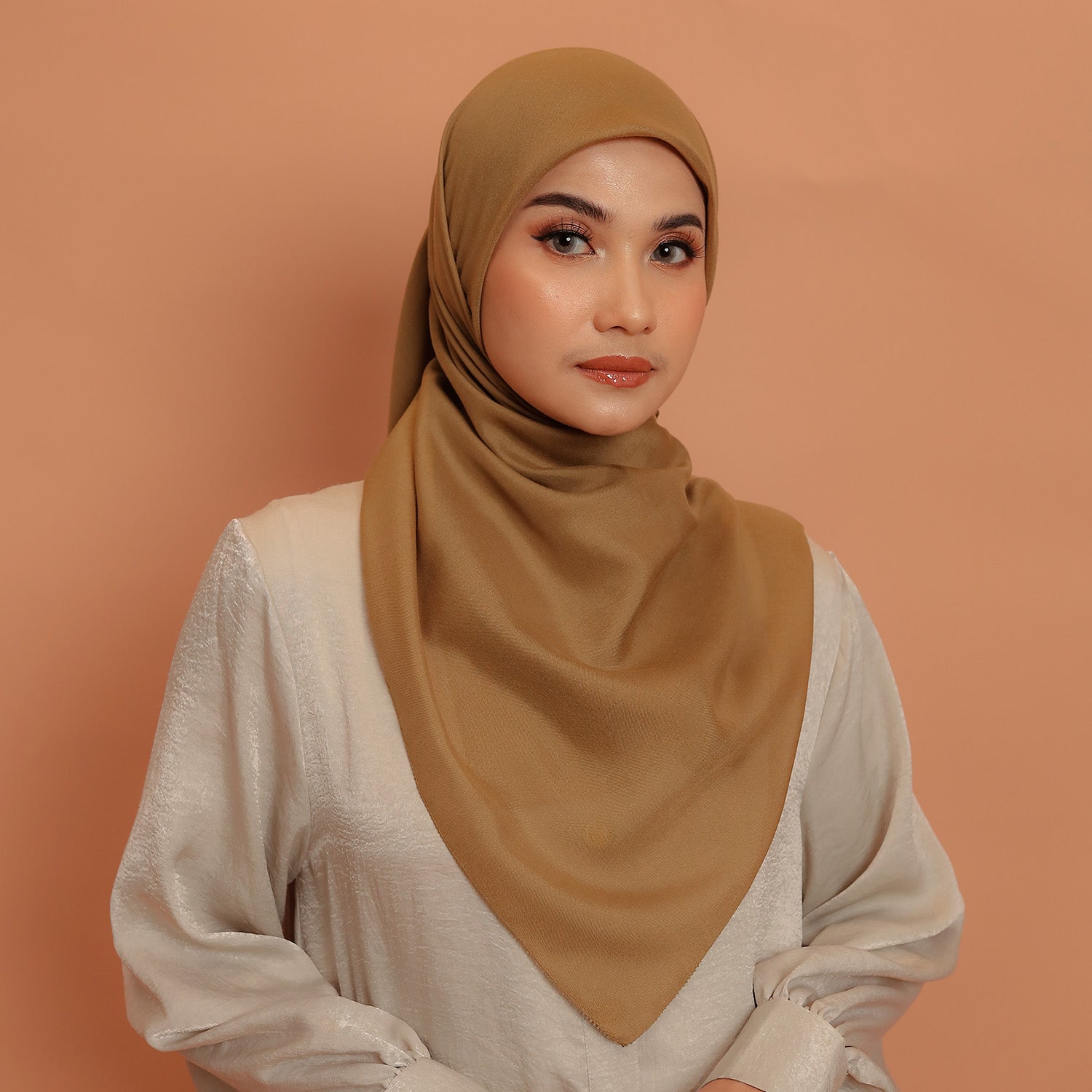 Gyura Blouse Cinnamon With Giana Scarf Olive ZS