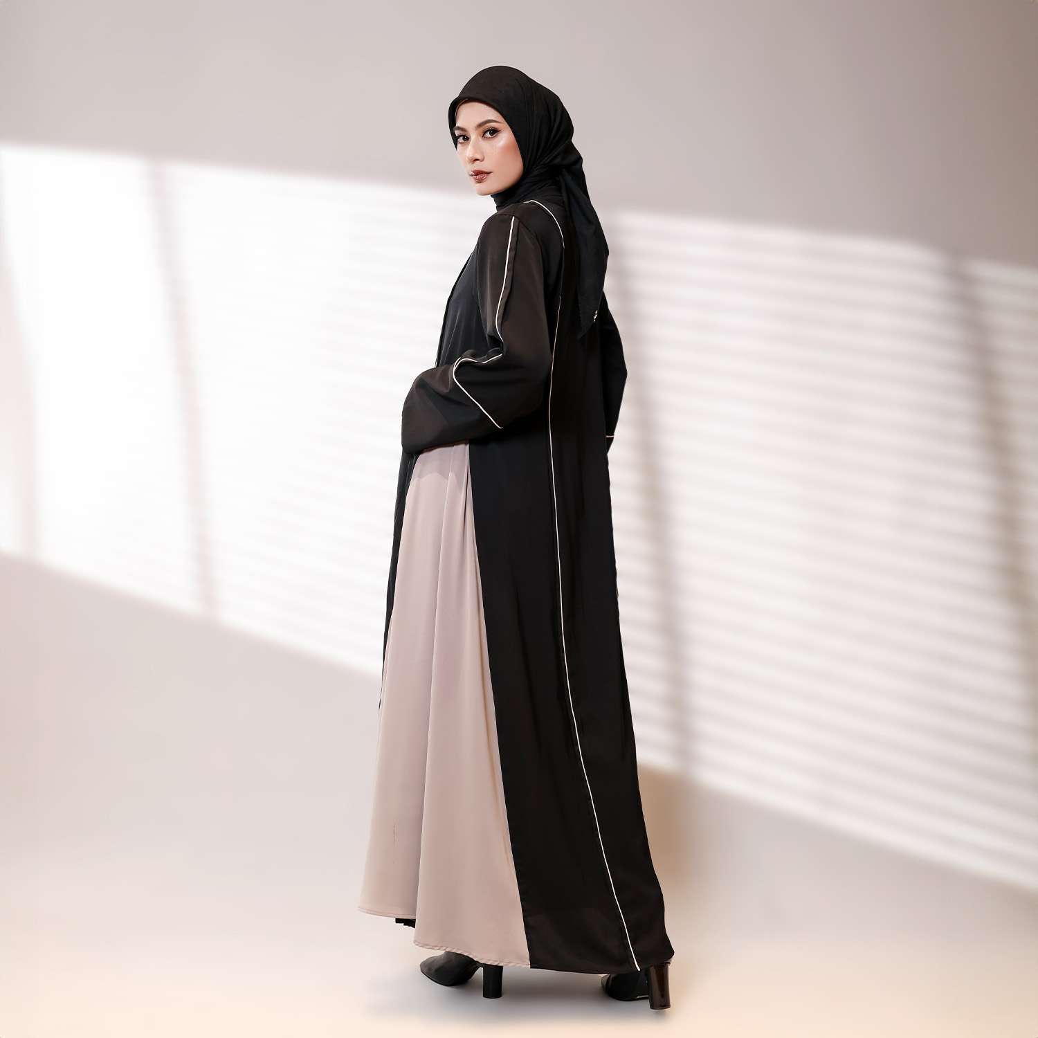 Qamara Abaya